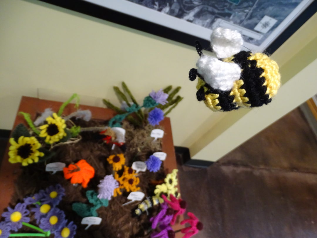 Knitted bee and flowers